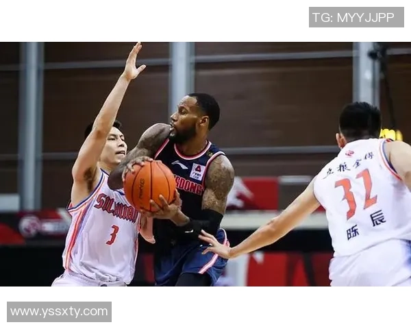 武汉篮球队实力之争引发热议球迷看法各异引发讨论